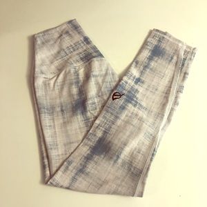 Allainah II Allure legging: 25” strokes of blue